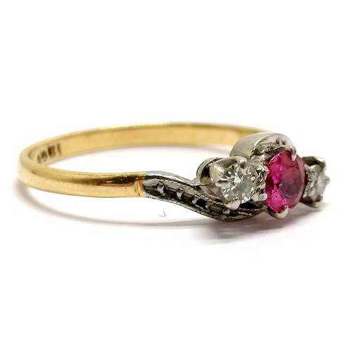 836 - 18ct marked gold & platinum ruby & diamond ring - size S & 2.4g total weight ~ ruby a/f