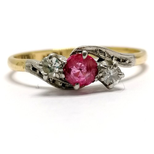 836 - 18ct marked gold & platinum ruby & diamond ring - size S & 2.4g total weight ~ ruby a/f