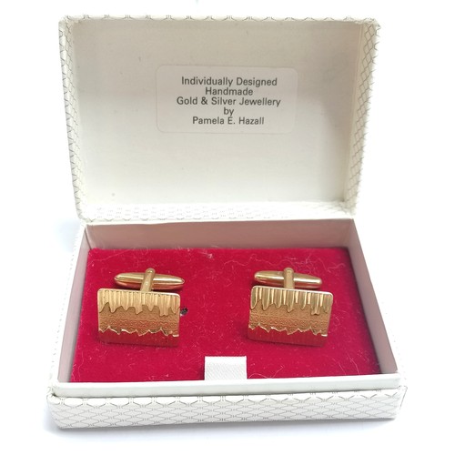 872 - 18ct marked gold pair of vintage cufflinks - 15.9g