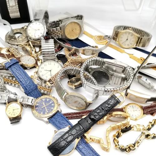 882 - Qty of mostly quartz gents wristwatches inc Seiko etc - some boxed & for spares / repairs - SOLD ON ... 