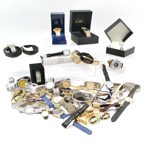 882 - Qty of mostly quartz gents wristwatches inc Seiko etc - some boxed & for spares / repairs - SOLD ON ... 