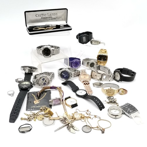 885 - Qty of mostly quartz wristwatches inc Omax, Fossil etc t/w 2 x silver rings (1 a/f), silver gilt cro... 