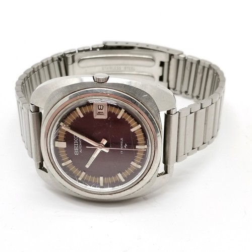 890 - Seiko 7005-7080 stainless steel automatic wristwatch (38mm case) - runs but stops & for spares / rep... 