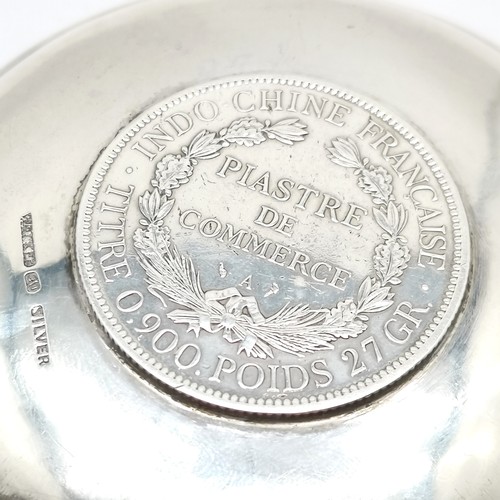 927 - Silver dish inset with 1900 French Indo-China 1 piastre coin - 8.9cm diameter & 69g total weight