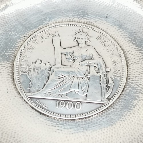 927 - Silver dish inset with 1900 French Indo-China 1 piastre coin - 8.9cm diameter & 69g total weight