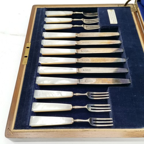 937 - Cased set of 1931 silver mother of pearl fruit eaters by Charles James Allen - total weight (cutlery... 