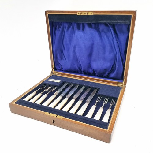 937 - Cased set of 1931 silver mother of pearl fruit eaters by Charles James Allen - total weight (cutlery... 