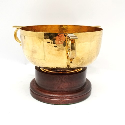 938 - 1905 silver gilt 3 handled rose bowl with planished decoration by Goldsmiths & Silversmiths Co Ltd &... 