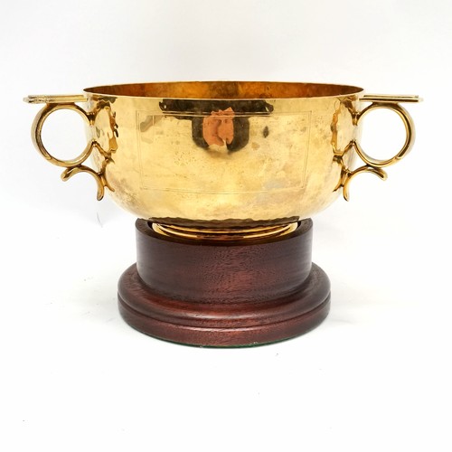 938 - 1905 silver gilt 3 handled rose bowl with planished decoration by Goldsmiths & Silversmiths Co Ltd &... 