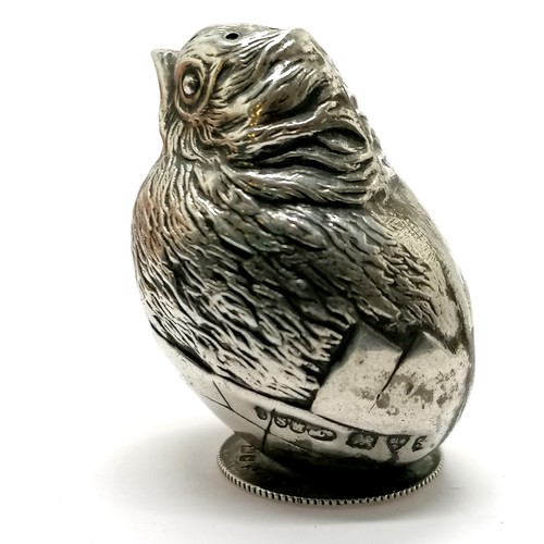 954 - 1907 Chester silver novelty chick in egg pepperette by Sampson Mordan - 3.6cm high & 10g ~ has dent ... 