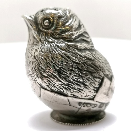 954 - 1907 Chester silver novelty chick in egg pepperette by Sampson Mordan - 3.6cm high & 10g ~ has dent ... 