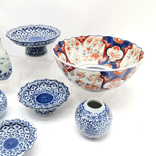 61 - 2 x Imari bowls (both a/f) t/w qty of Oriental blue & white ceramics _ some a/f