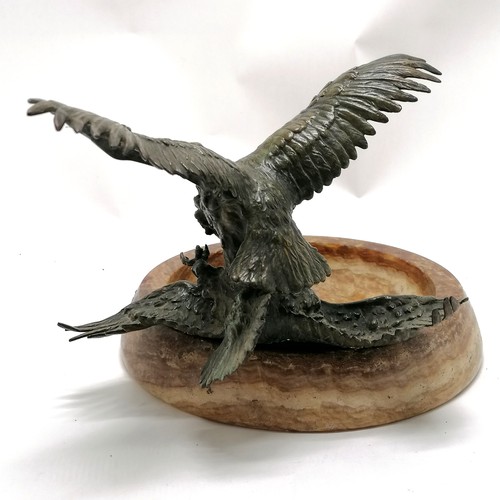 169 - Antique marble dish with cast bronze detail of 2 birds of prey fighting - 25cm diameter x 20cm high ... 