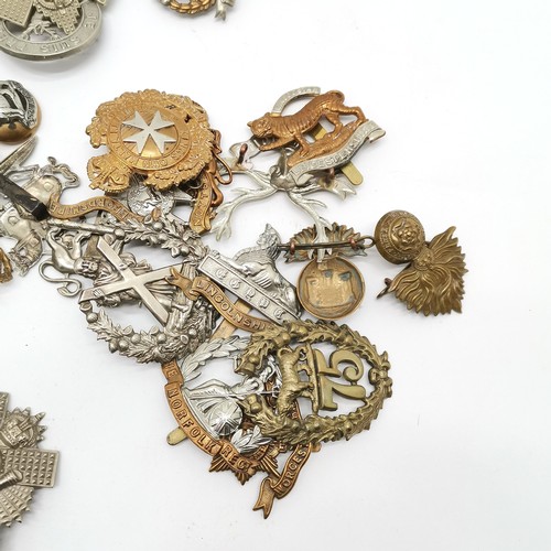 170 - Large collection / qty of military cap badges