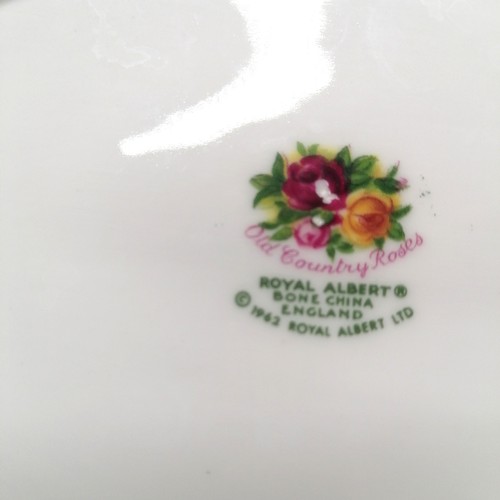 223 - Qty of Royal Albert Old Country roses dinner / tea ware inc teapot - dinner plate 27cm diameter ~ no... 