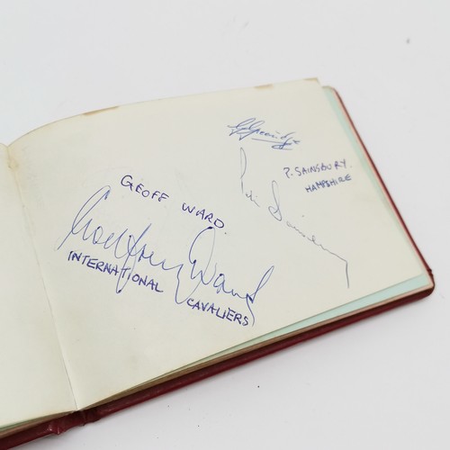 229 - Autograph book signed by (mostly) cricketers inc Tom Graveney, Gordon Greenidge, Mushtaq Mohammad, F... 