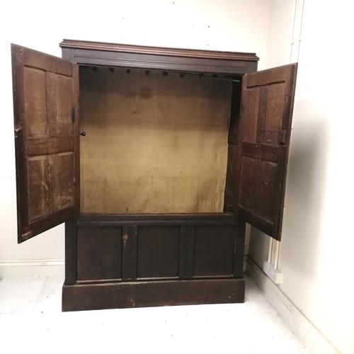 244 - Large antique oak 2 door cupboard with hanging pegs to the interior - 139cm x 58cm x 190cm