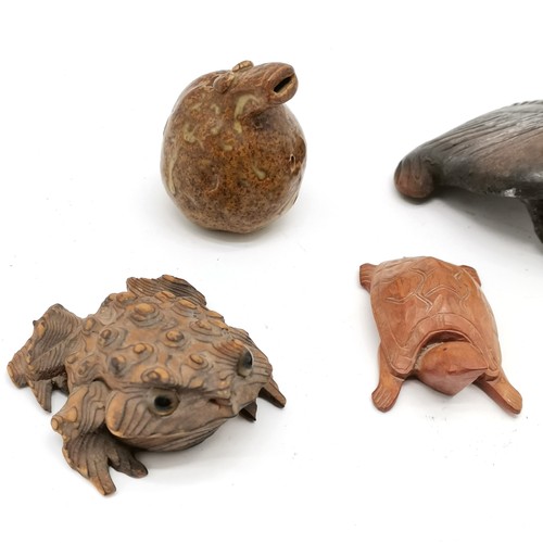 292 - Qty of 6 frogs / toads inc Japanese carved (7.5cm long), squeaking, instrument, 2 bronze etc