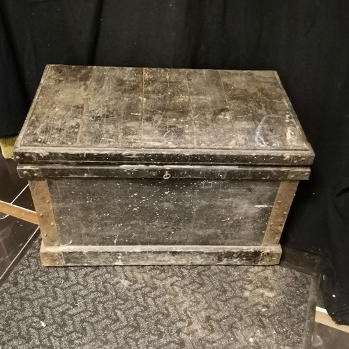 310 - Antique pine carpenters chest (with key) with mahogany fitted lift out trays with various antique & ... 