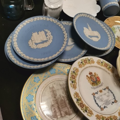 337 - Qty of mostly ceramics inc Wedgwood, Austrian Vienna tazza, Chinese plates, floral panel, Hornsea et... 