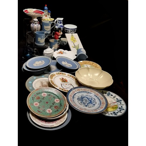 337 - Qty of mostly ceramics inc Wedgwood, Austrian Vienna tazza, Chinese plates, floral panel, Hornsea et... 