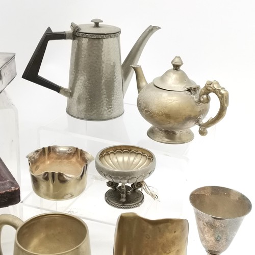 339 - Qty of metalware inc silver plated tankard, cased cutlery etc