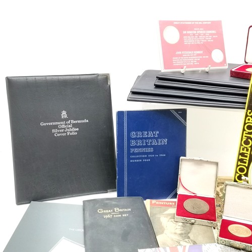 359 - Box of oddments inc Bermuda silver jubilee coin / stamp set in folder, 1980 sesquicentennial silver ... 