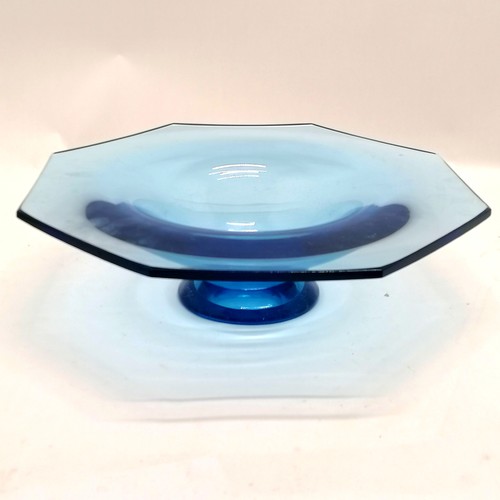 375 - Art blue glass tazza / footed octagonal bowl with Nancy etched markings - 34cm across x 10cm high an... 