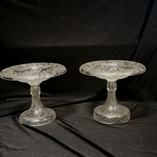 390 - Antique pair of Bohemian etched glass tazzas with stag & manor house detail - 25cm diameter x 22cm h... 