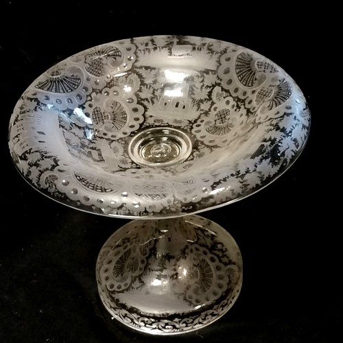 390 - Antique pair of Bohemian etched glass tazzas with stag & manor house detail - 25cm diameter x 22cm h... 