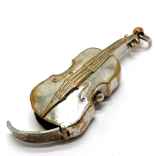 538 - Antique cello shaped vesta case - body 6.5cm long - has wear to the plating