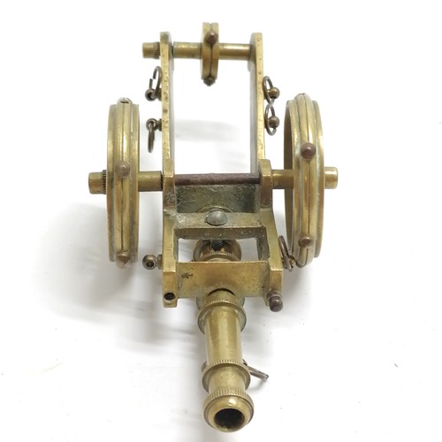 550 - Brass model of a cannon on limber - 16cm and has slight losses to detail