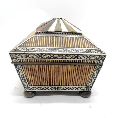 179 - Antique Anglo-Indian porcupine quill sewing box box with fitted tray - 22cm x 16cm x 15cm high ~ lac... 