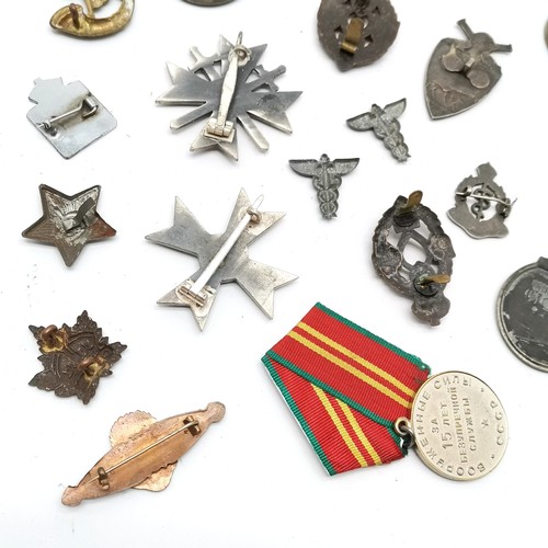 404 - Qty of militaria inc WWII, German & allied forces, compass (a/f) etc