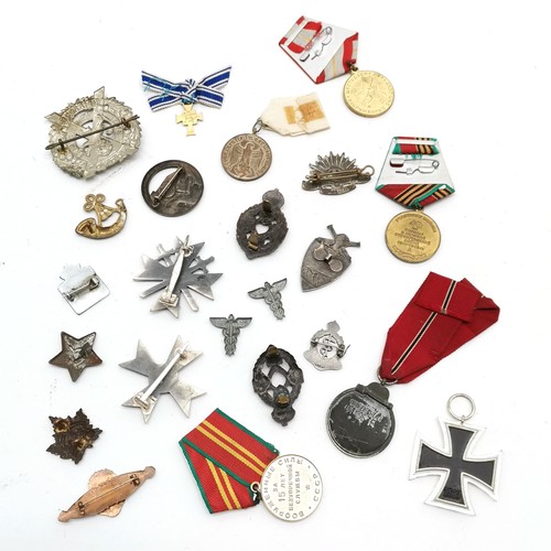 404 - Qty of militaria inc WWII, German & allied forces, compass (a/f) etc