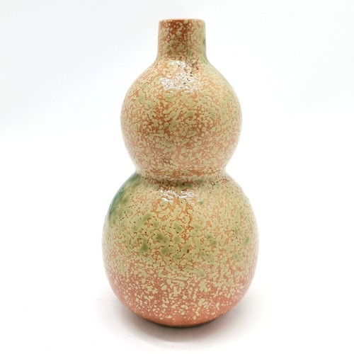 27 - Oriental Chinese double gourd vase with character marks to base - 21cm high