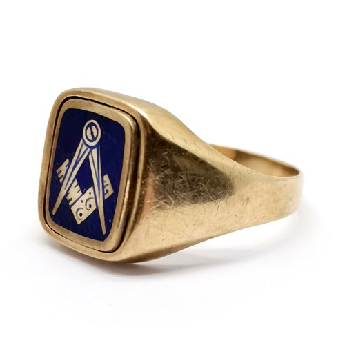 266 - 9ct gold hallmarked signet ring with Masonic enamelled swivel head detail size U 4.9g total weight -... 