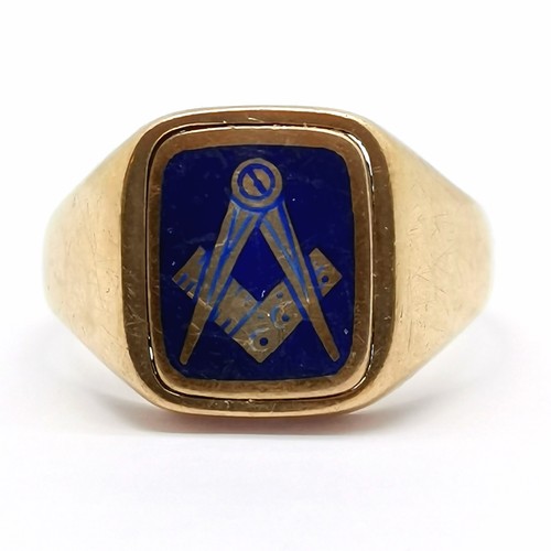 266 - 9ct gold hallmarked signet ring with Masonic enamelled swivel head detail size U 4.9g total weight -... 