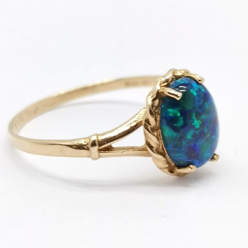 278 - 9ct gold hallmarked ring set with an opal size R 1.4g total weight