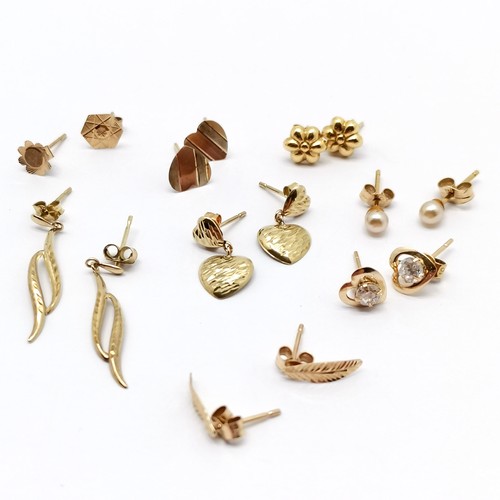 284 - 8 pairs of 9ct gold earrings including heart shaped pearl studs etc. total weight 3.2g