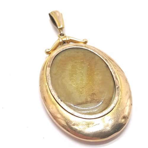 317 - Antique 9ct marked gold oval locket photo pendant - 5.8cm drop & 7.7g total weight and has wear and ... 