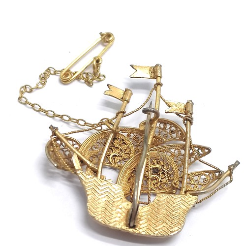 356 - Qty of silver jewellery - gilt filigree galleon with enamel detail (in antique retail box), 935 silv... 