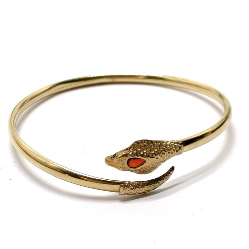 370 - 9ct hallmarked gold cobra snake bangle with red stone set detail - 6.3g total weight ~ slight distor... 