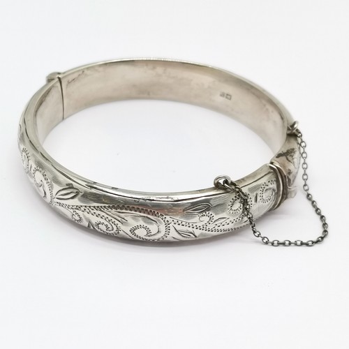 427 - Silver hallmarked bangle with engraved detail to front - 6.5cm across & 21g ~ has 1 slight dent