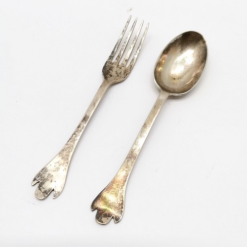 476 - 1966 (X/Y) cased pair of silver trefid spoon / fork (reproduction of James II 1686) by Francis Howar... 