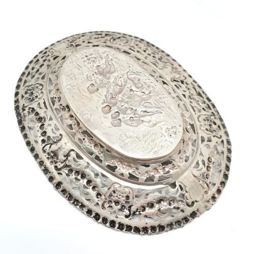 479 - Continental (German?) 800 silver pierced bon bon dish with romantic figural detail - 17cm across & 1... 