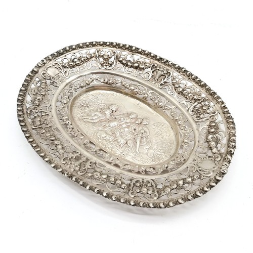 479 - Continental (German?) 800 silver pierced bon bon dish with romantic figural detail - 17cm across & 1... 