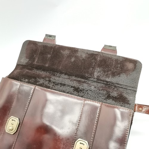 95 - Good quality brown leather briefcase / satchel (with keys) by Calesa (Spain) - 45cm x 32cm