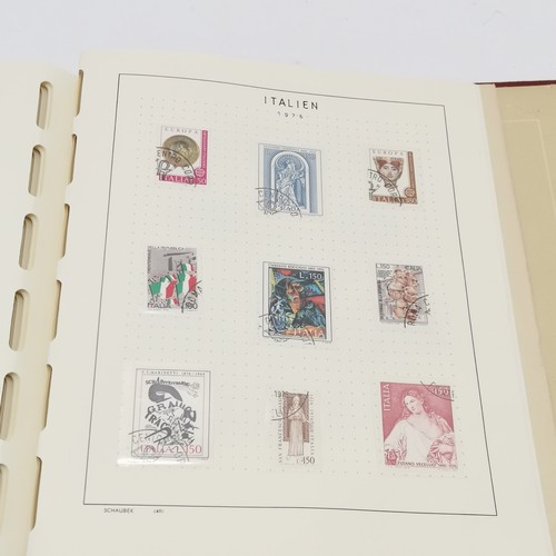 99 - Italy stamp collection 1861-1977 mint / used in 2 x Schaubek albums