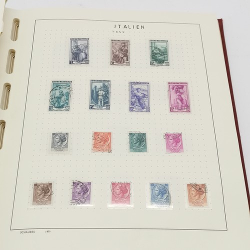 99 - Italy stamp collection 1861-1977 mint / used in 2 x Schaubek albums